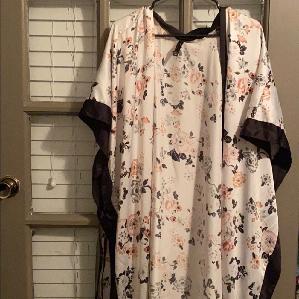 Torrid Floral Satin Kimono OneSize
